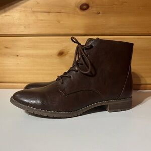 Eurosoft by Sofft Women's Winterbury Ankle Boot, Sz 10